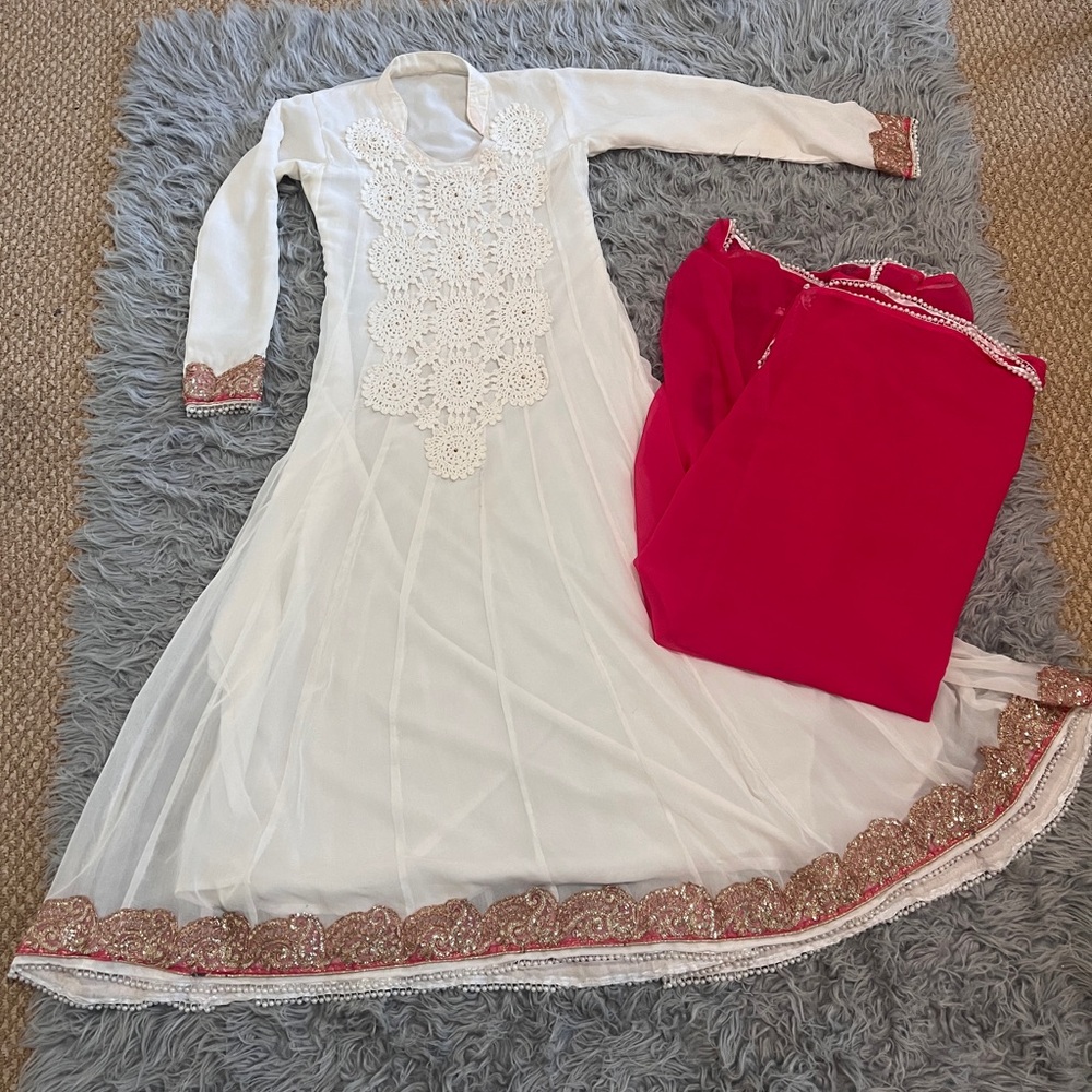 White Elegant Southasian Indian Pakistani Dress with Pink Dupatta/choli